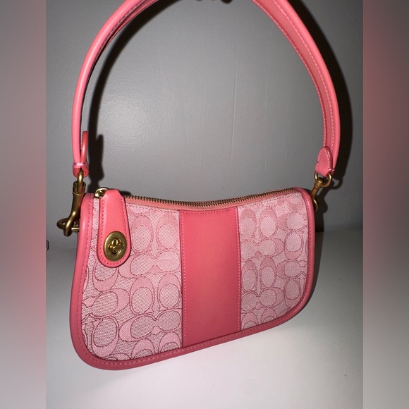 Swinger - Picture 3 of 8